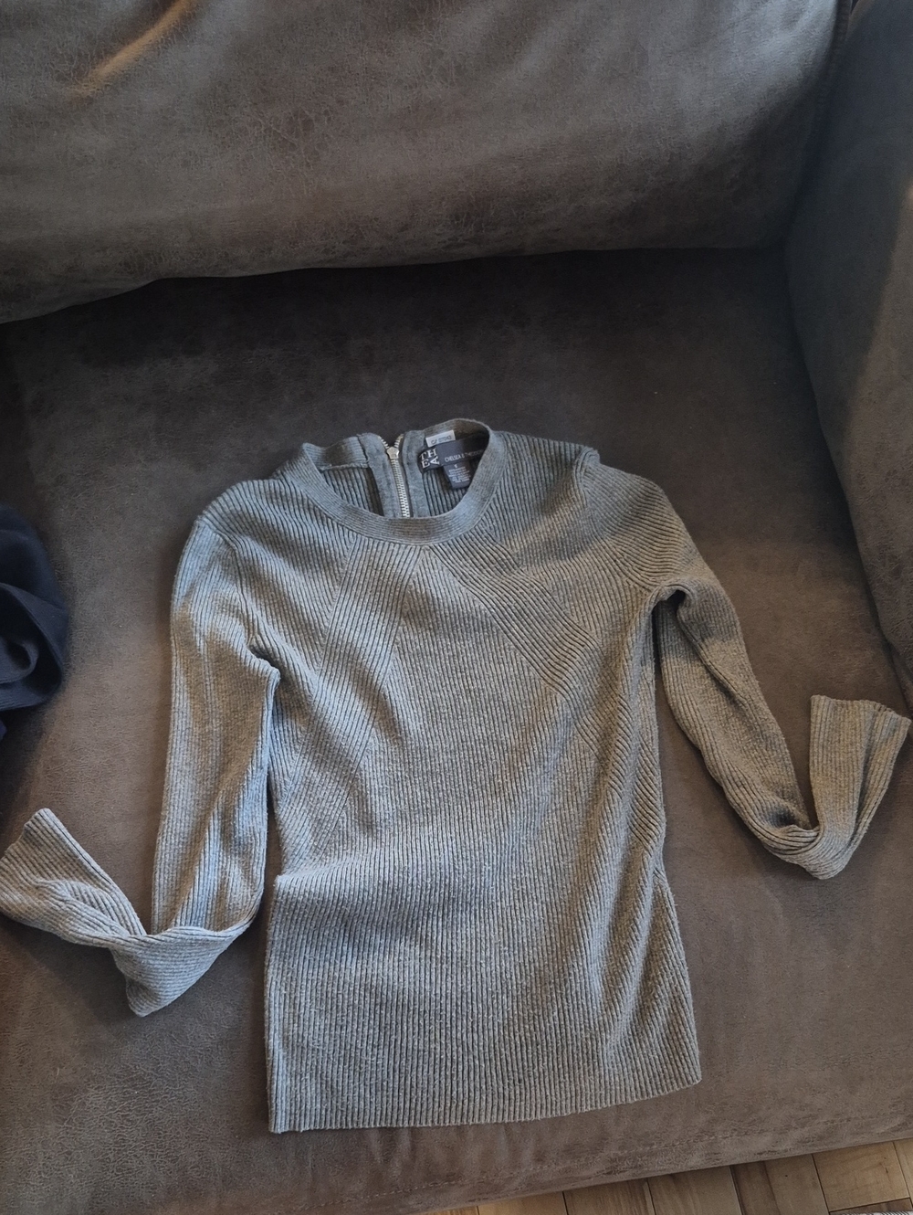 Chelsea & Theodore Gray Ribbed Crewneck Sweater